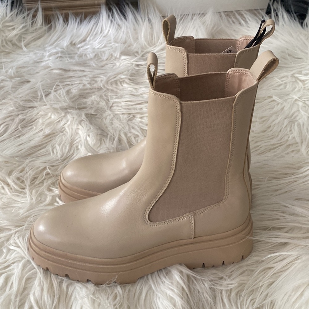 Zara Chelsea Ankle Boots - Size 7 1/2 (NWT)
